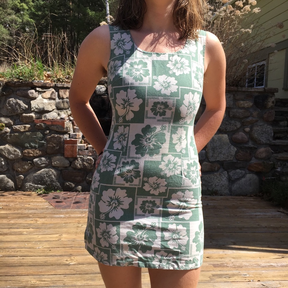 Vintage Hawaiian print mini dress